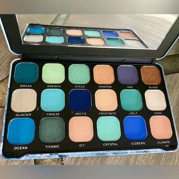 Makeup Revolution Eyeshadow Palette London Forever Flawless Ice, 18 Shades New - Picture 4 of 7